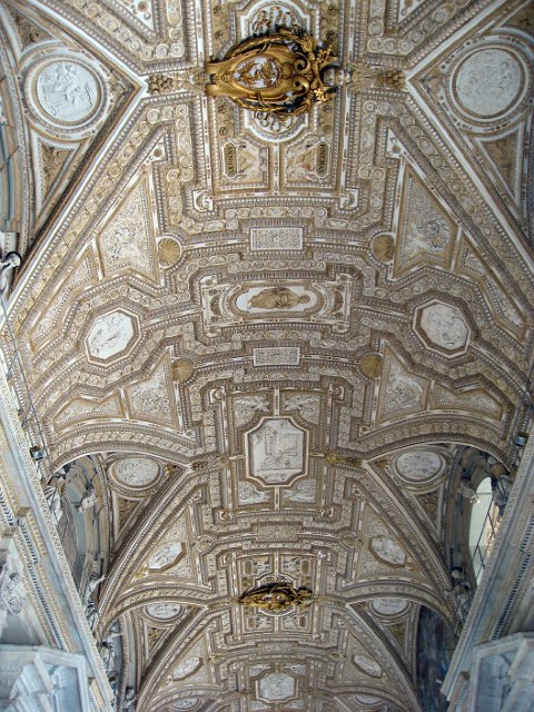 Vatican City - St. Peter's Basilica-01.JPG